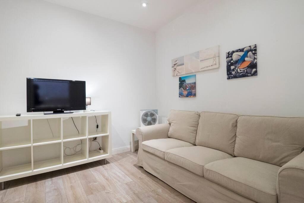 Bebarceloner Poble Nou Apartaments - 2 Bedroom Barcelona Exterior foto